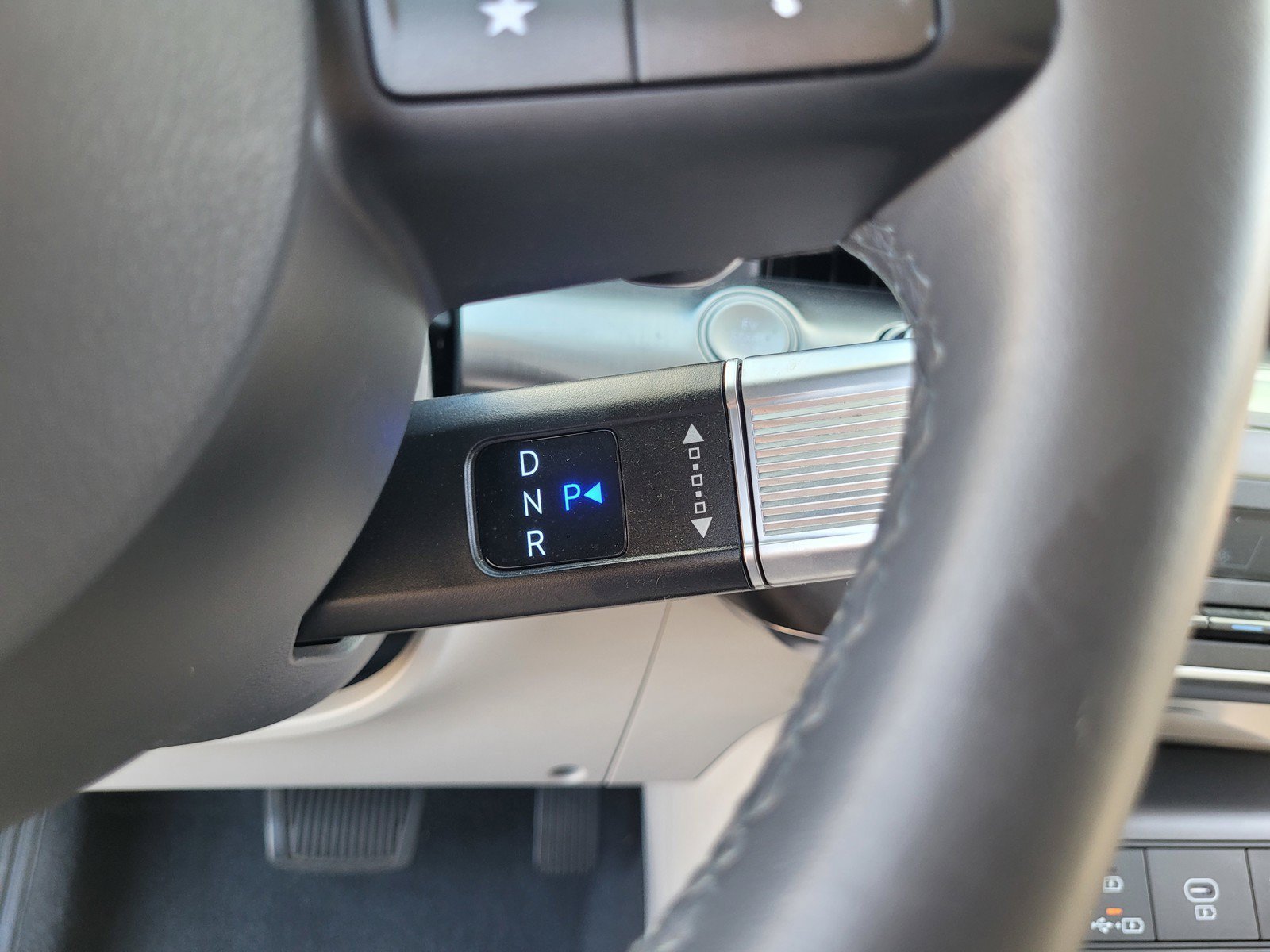 Used 2024 Gray Hyundai SEL image 23