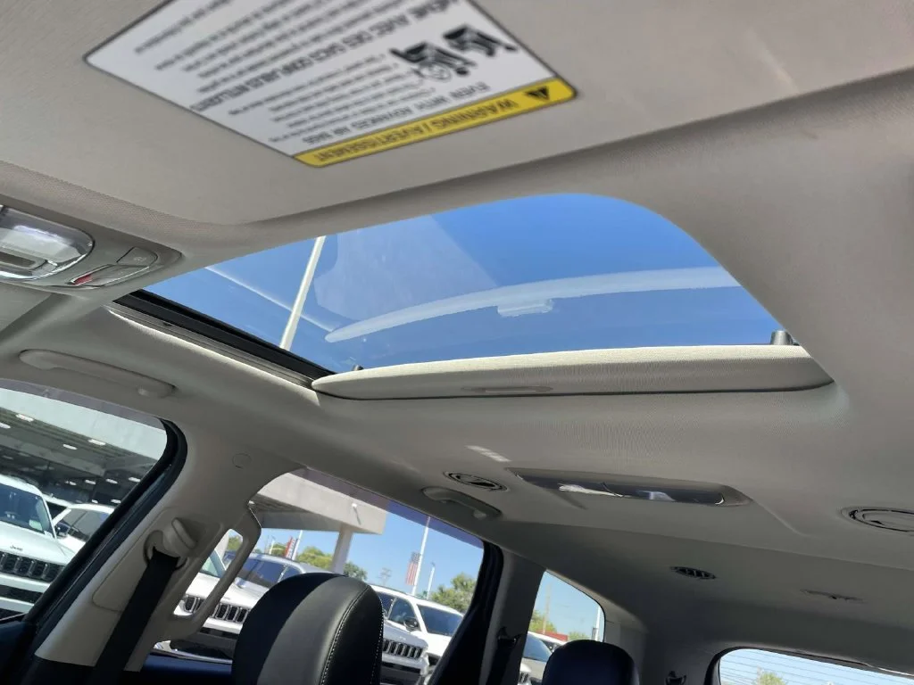 Used 2025  Kia S image 28