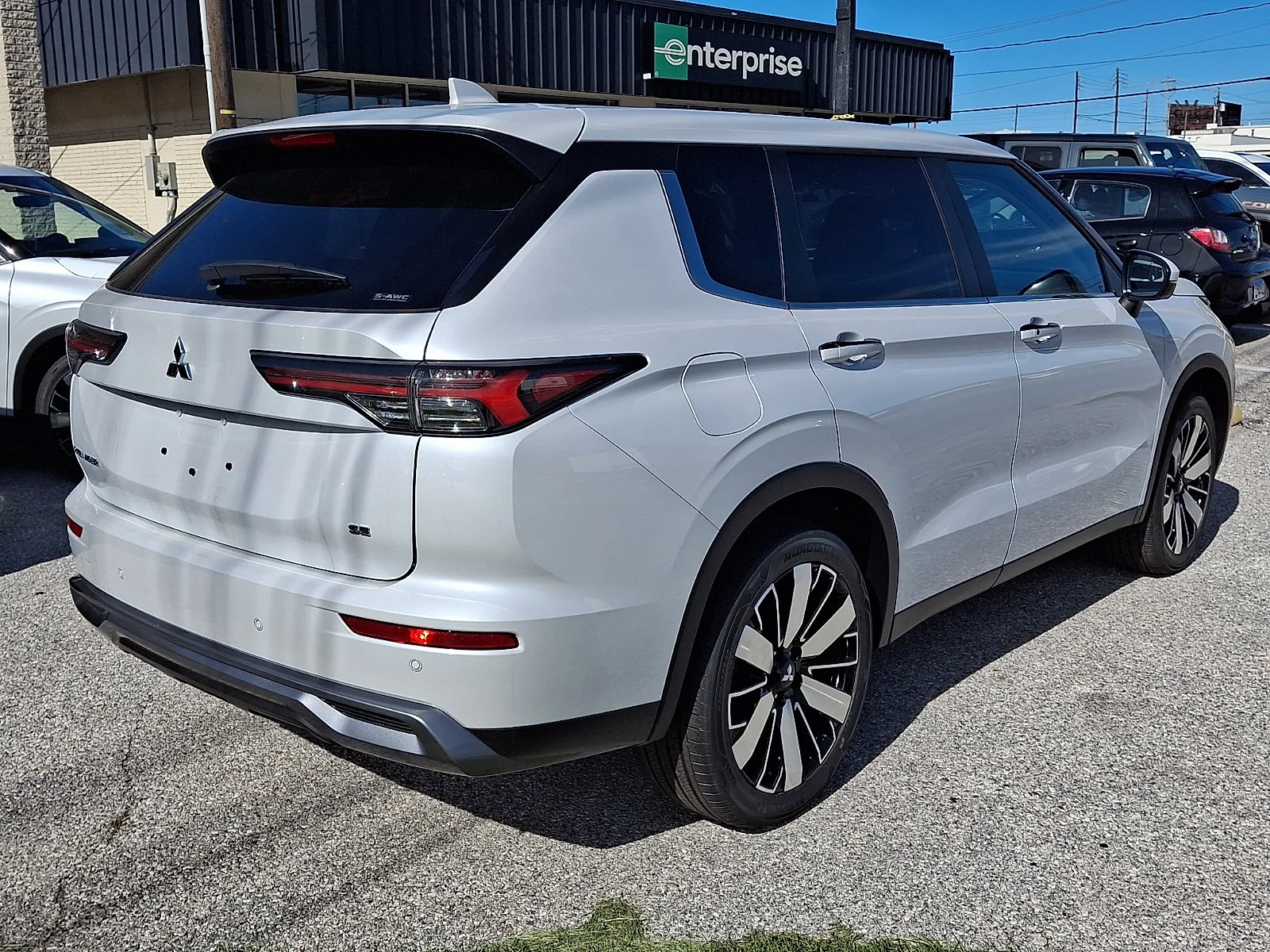New 2026 White Mitsubishi SE image 7