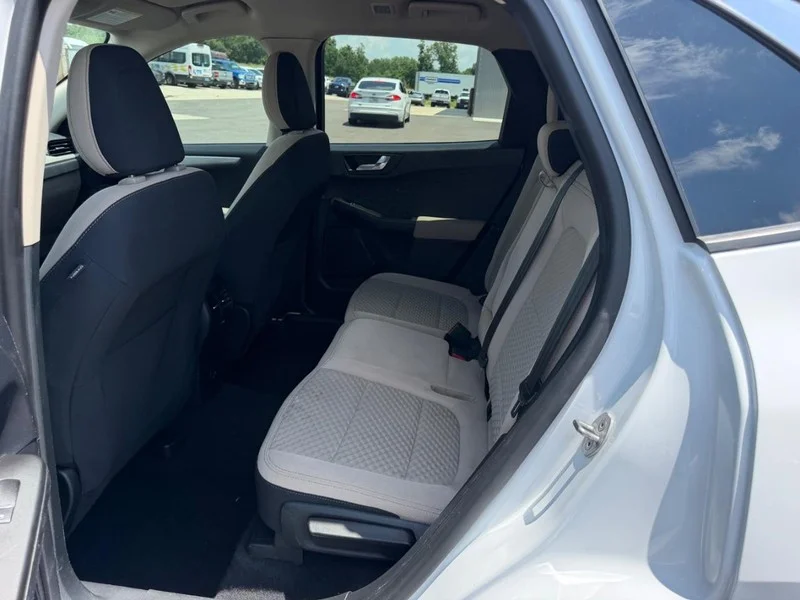 Certified Used 2020 Oxford White Ford SE image 9