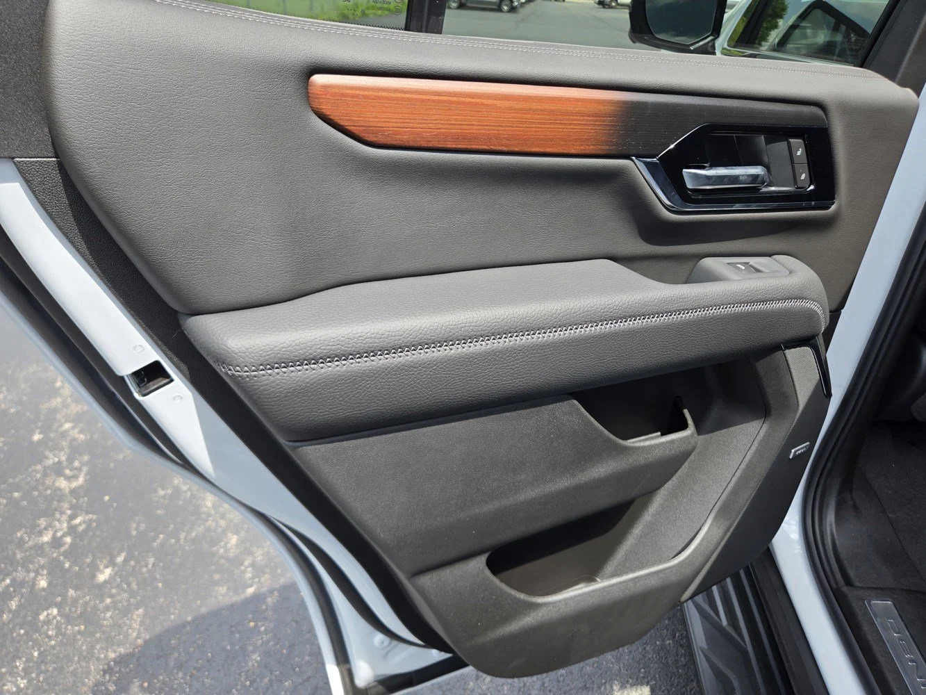 2026 GMC Yukon Denali - Photo 30