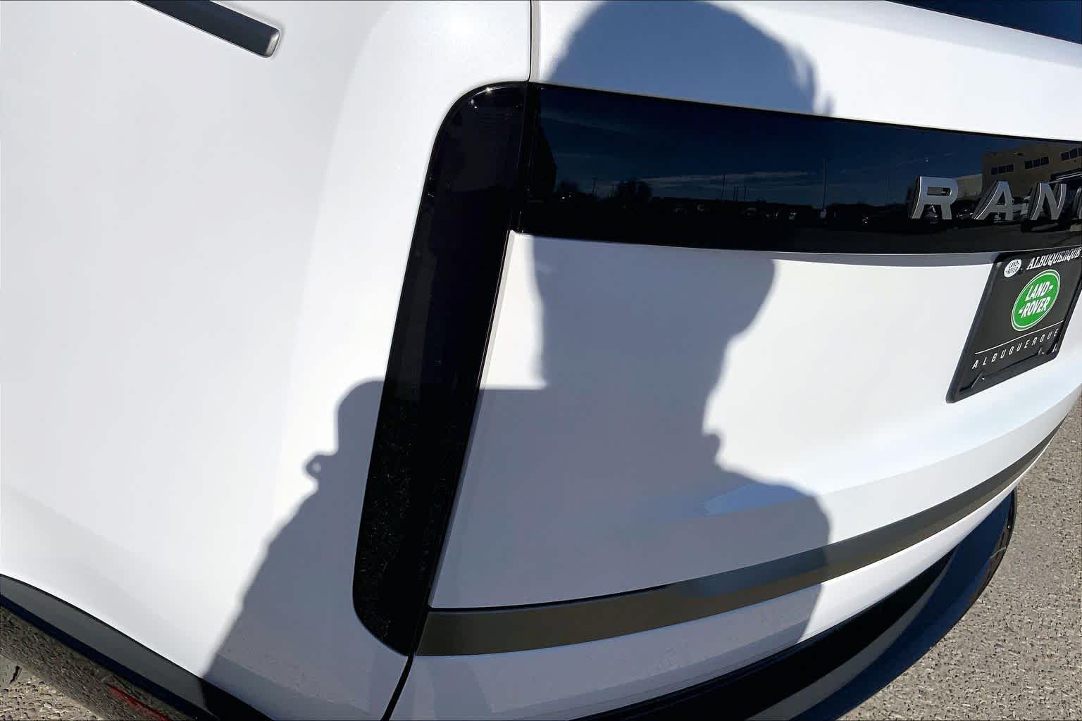 New 2026 Ostuni Pearl White Land Rover SE image 14