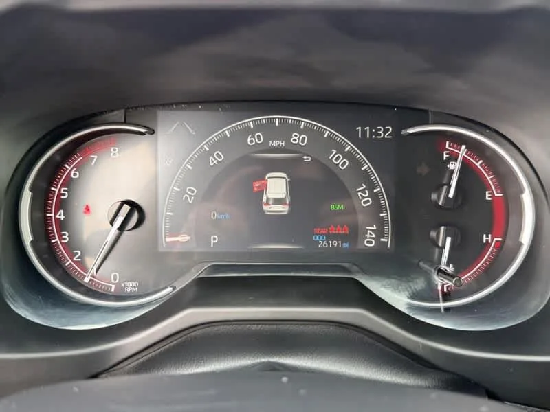 2025 Toyota RAV4 XLE - Photo 21