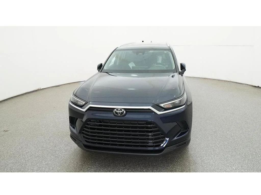 Used 2025  Toyota XLE image 20