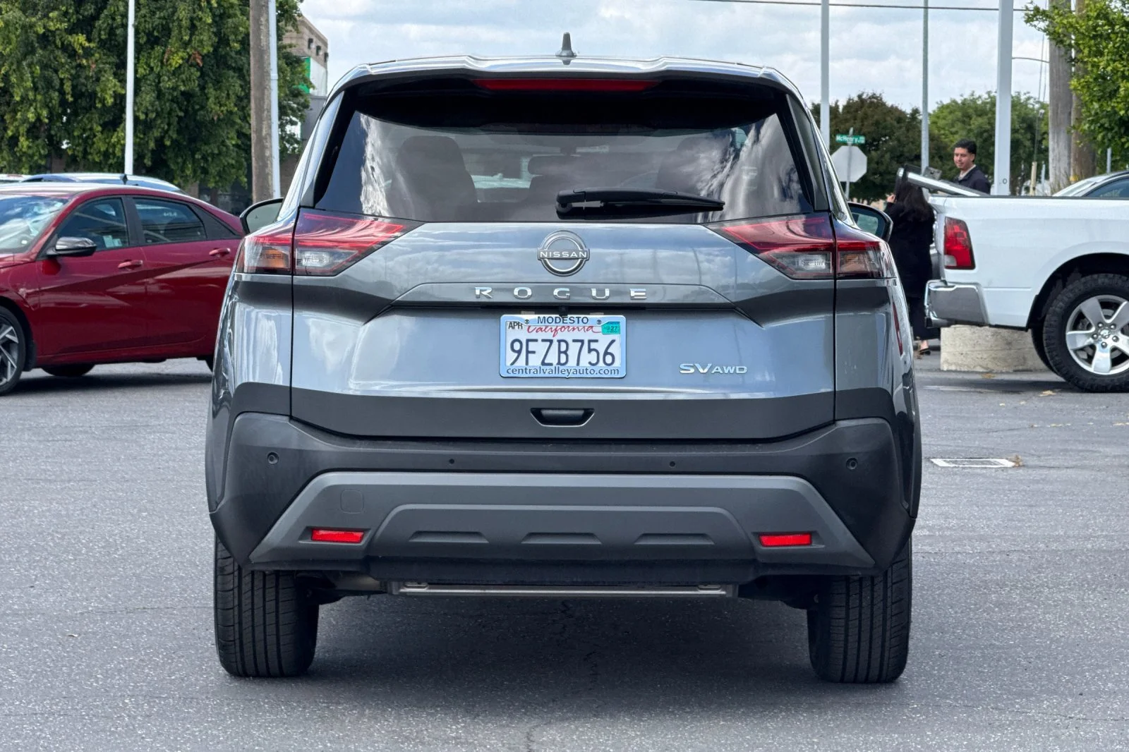 Used 2023 Gun Metallic Nissan SV image 5