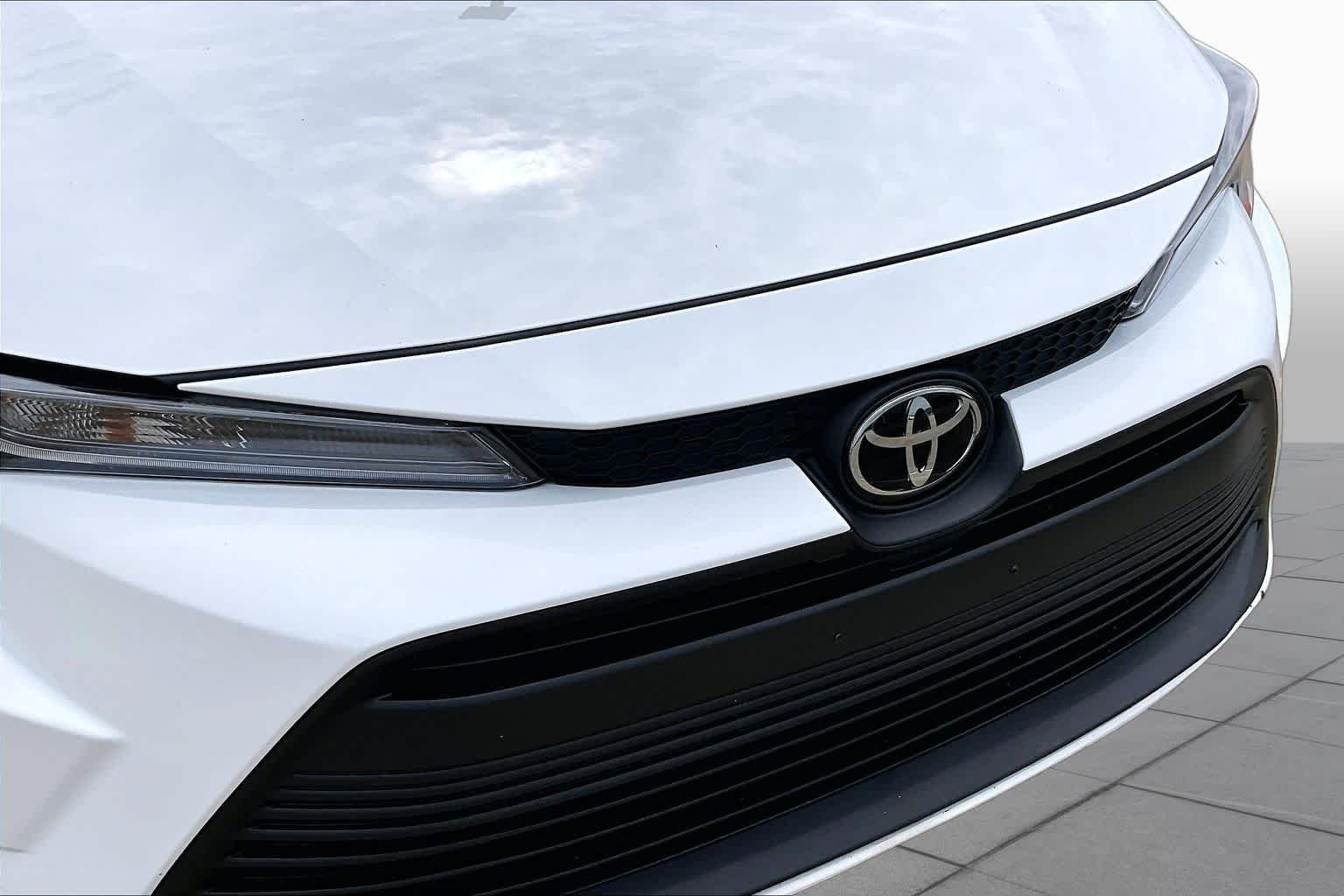 Used 2026 Ice Cap Toyota LE image 29