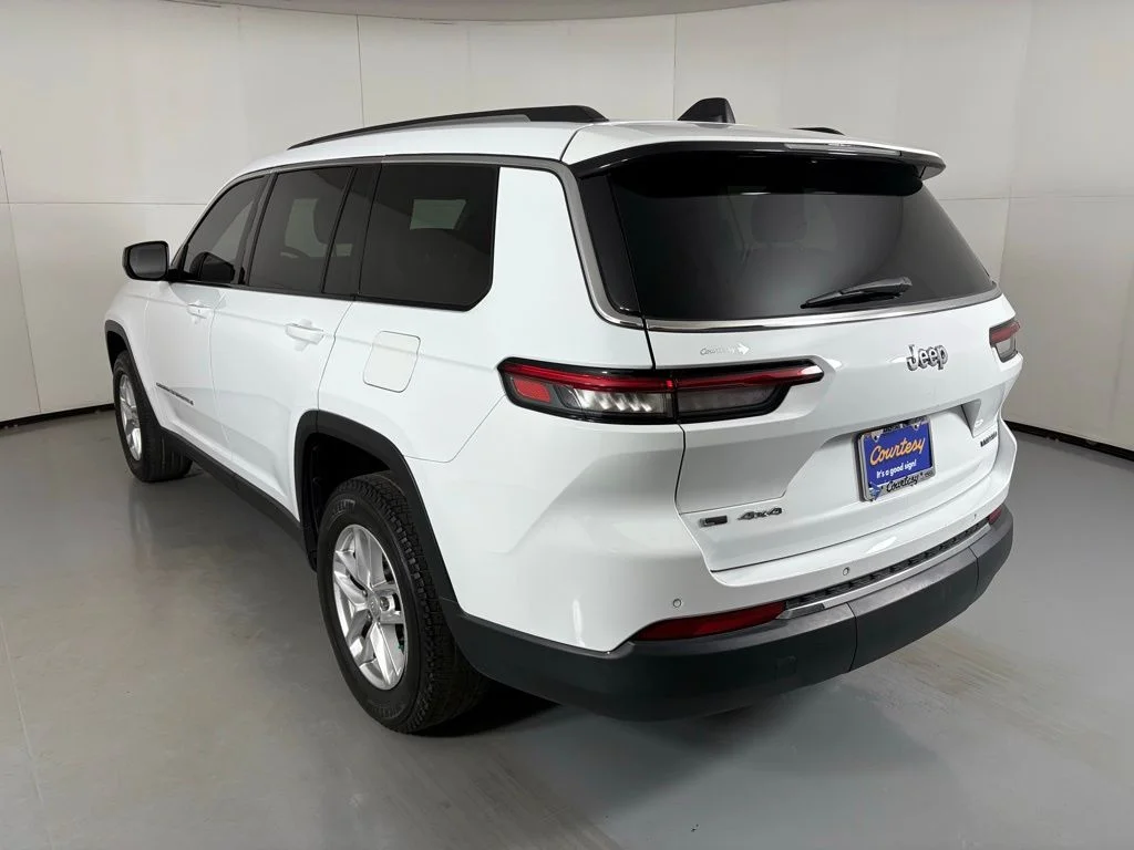 Used 2022 White Jeep Laredo image 6