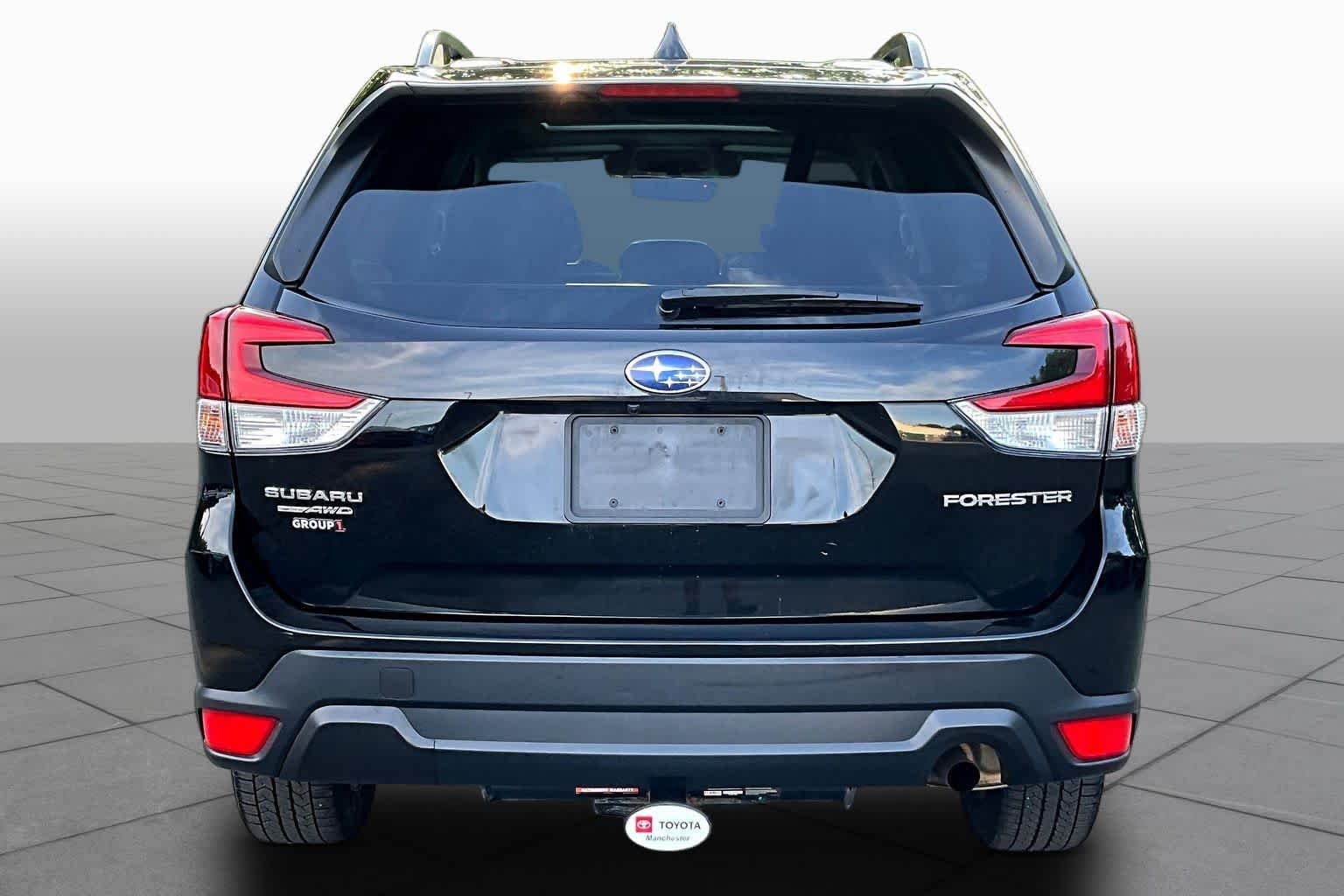 Used 2021 Crystal Black Silica Subaru Premium image 5