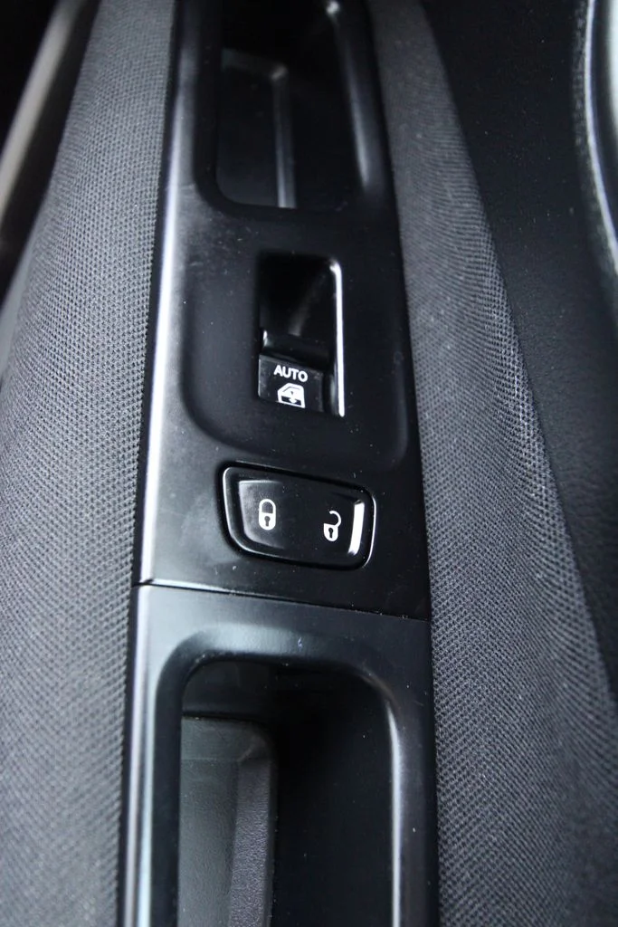 Used 2021 Black Jeep Latitude image 23