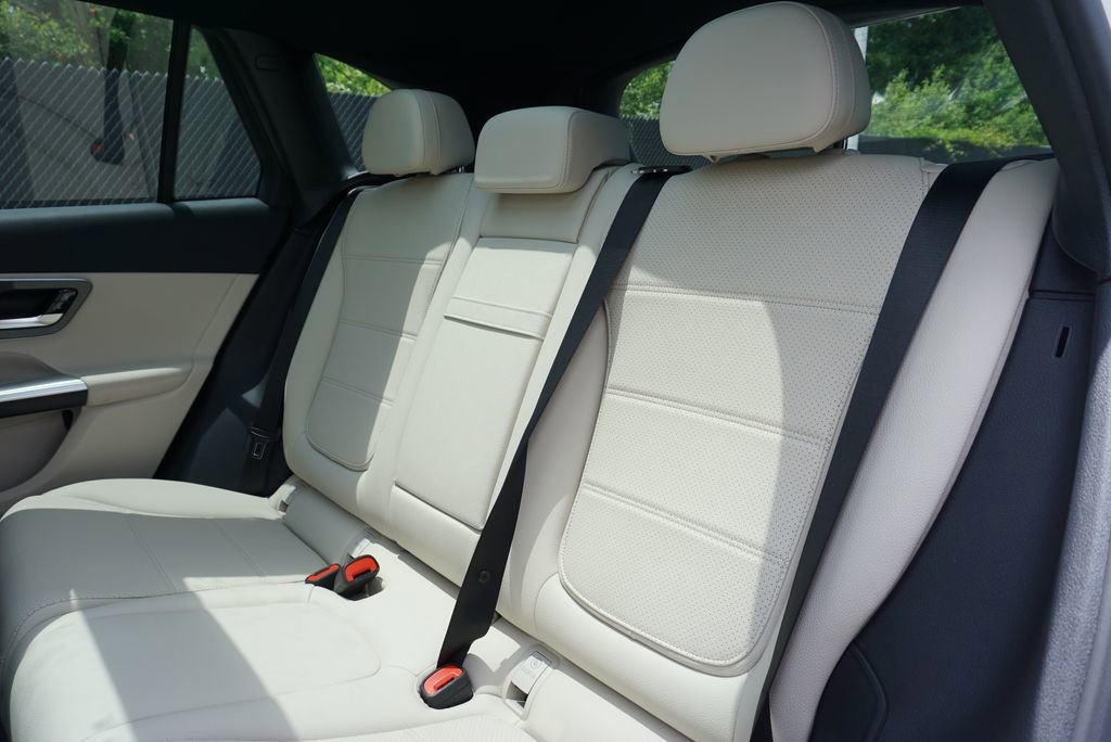 New 2026 Polar White Mercedes-Benz GLC 300 image 35