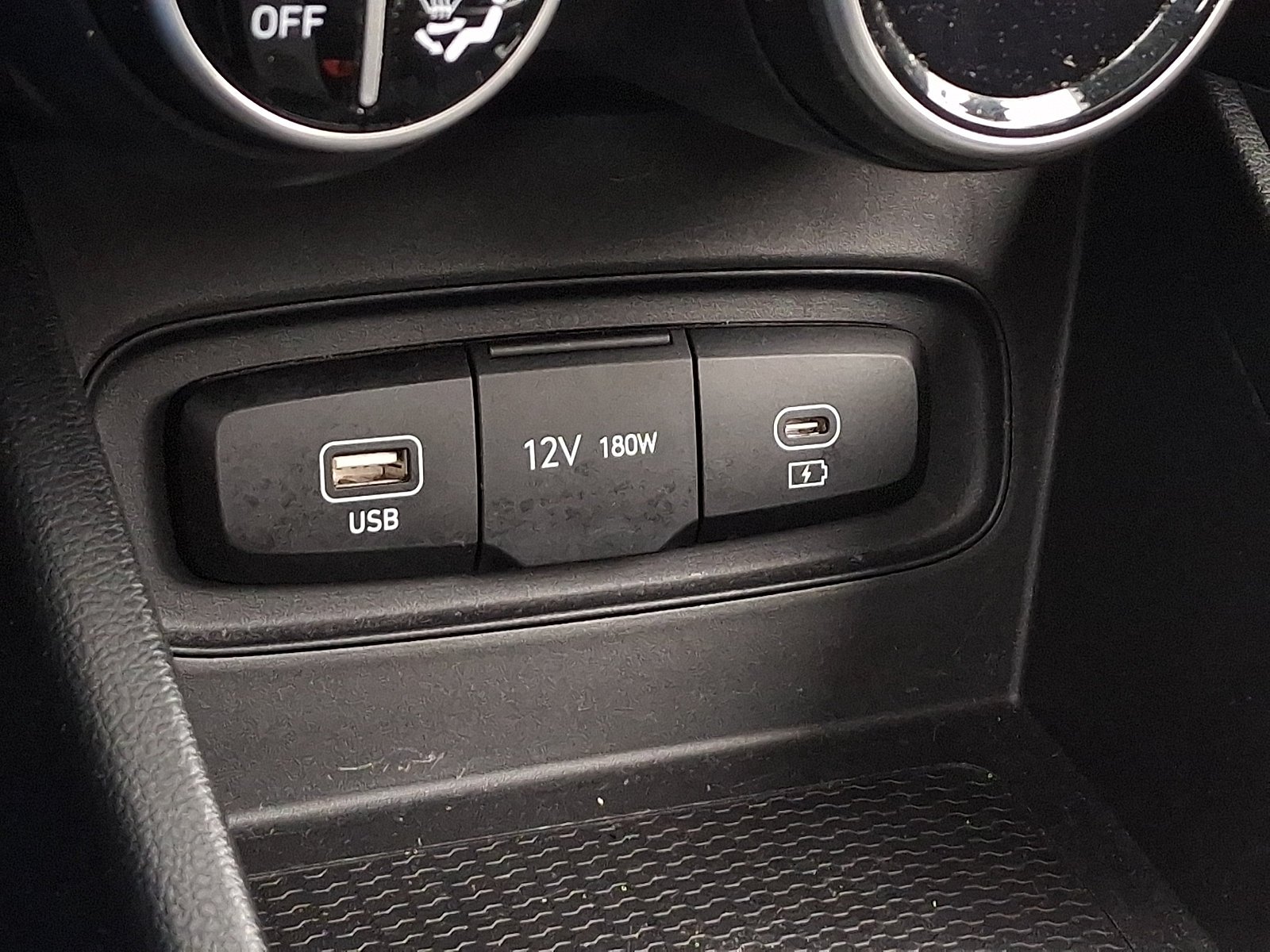 2024 Hyundai Venue SEL - Photo 27