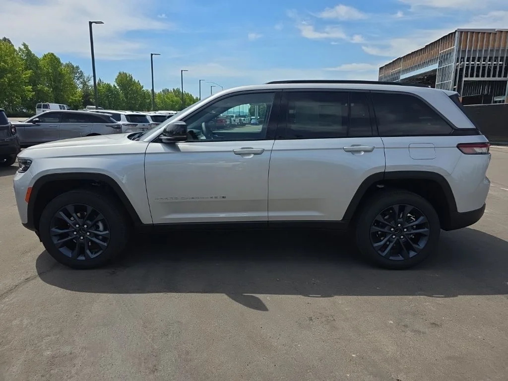 New 2026 Silver Zynith Exterior Paint Jeep  image 2
