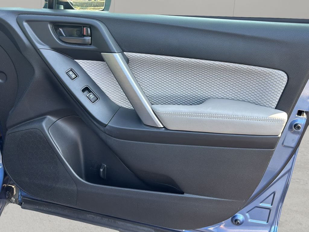 Used 2018 Quartz Blue Pearl Subaru 2.5i Premium image 38