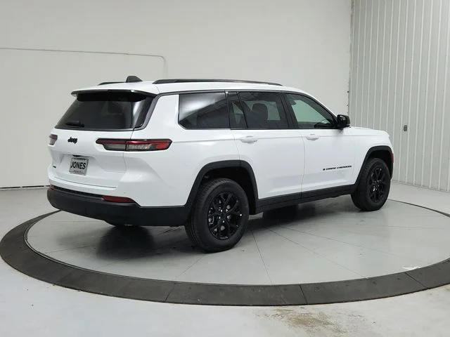 New 2026 White Jeep Altitude image 7