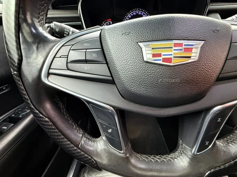 Used 2017  Cadillac Luxury Sport Utility 4D image 19