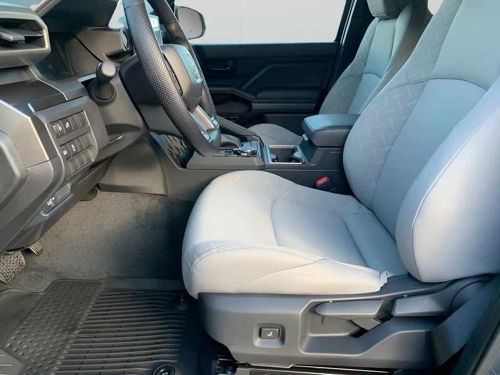 Used 2025  Toyota SR5 image 9