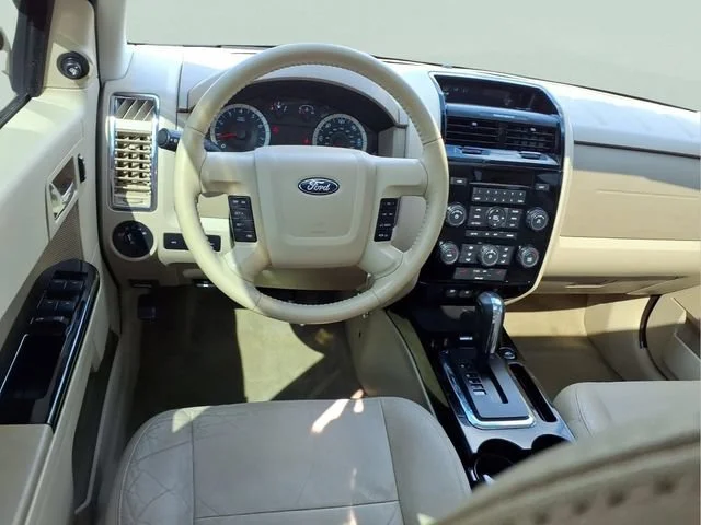 Used 2012  Ford Limited image 4