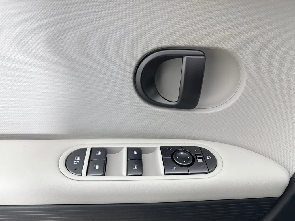 Used 2025 Blue Hyundai SEL image 18
