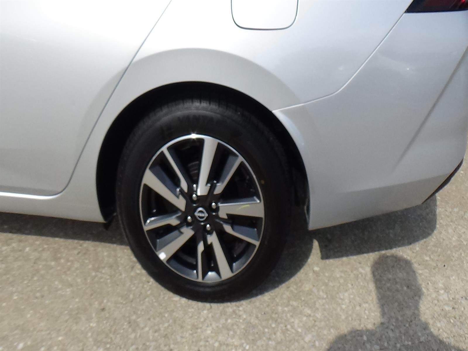 Certified Used 2025 Brilliant Silver Metallic (k23) Nissan SV image 9