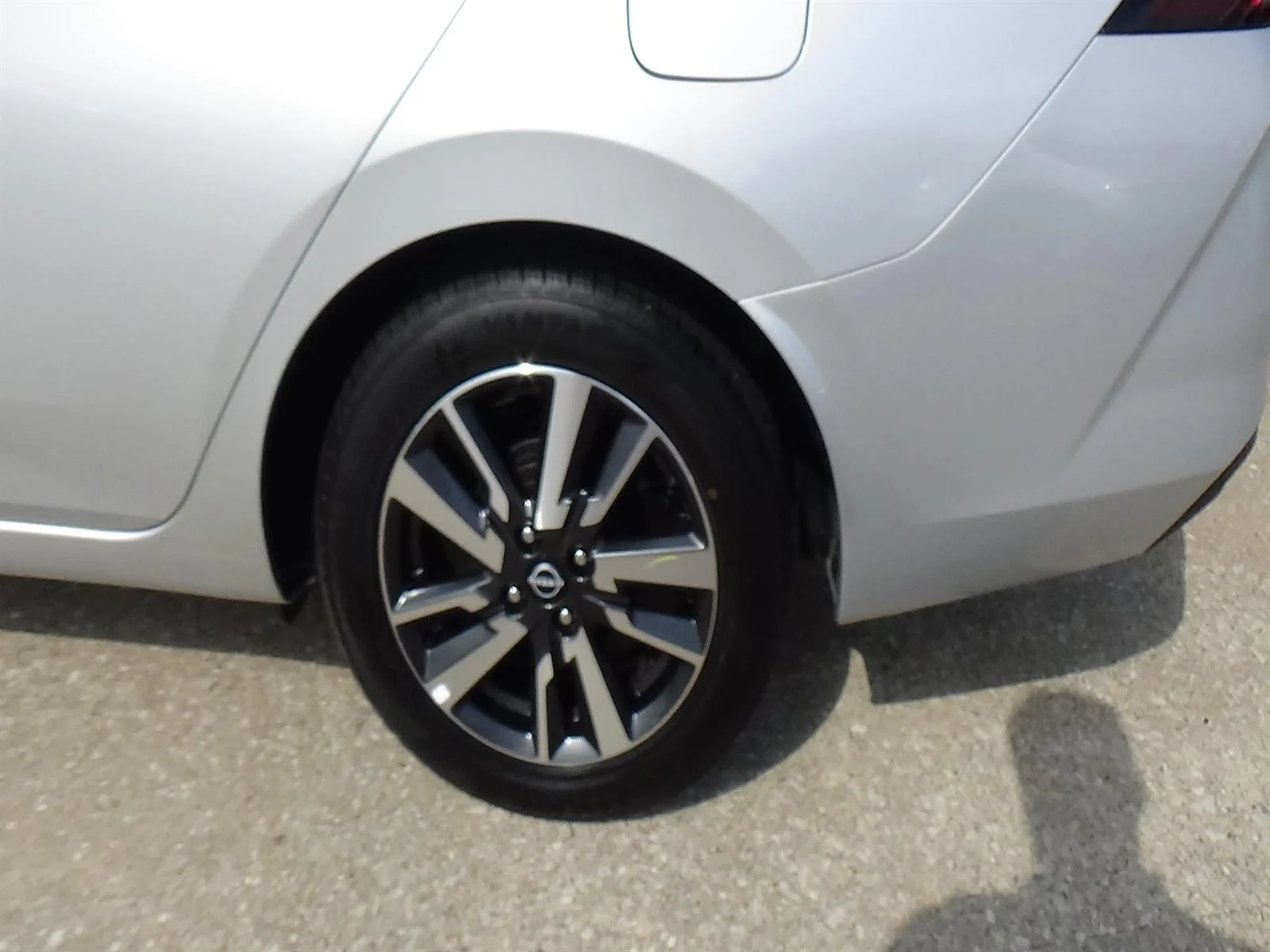 Certified Used 2025 Brilliant Silver Metallic (k23) Nissan SV image 9