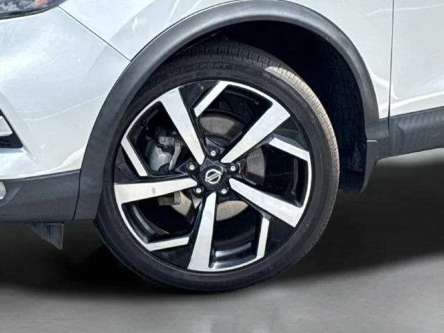 Used 2021 Silver Nissan SL image 50