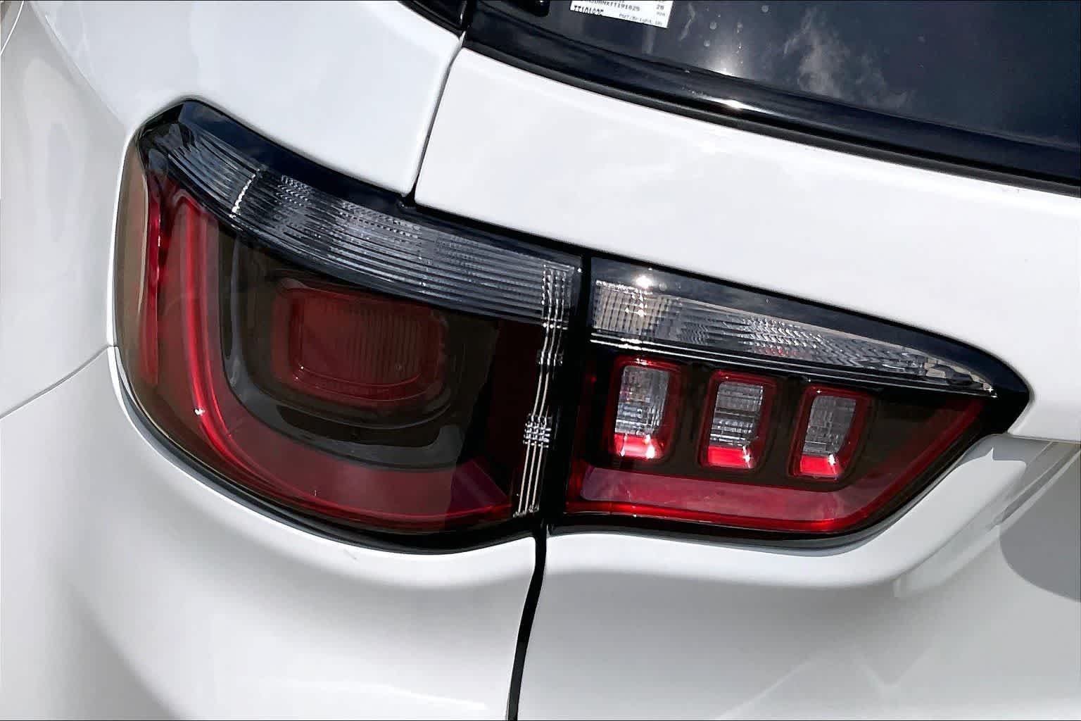 New 2026 Bright White Clearcoat Jeep Latitude image 14