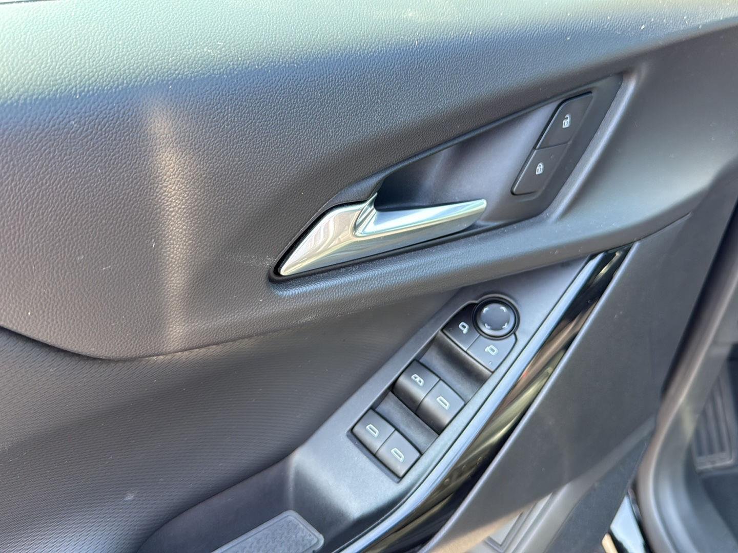 Used 2025 Mosaic Black Metallic Chevrolet FWD LT image 21