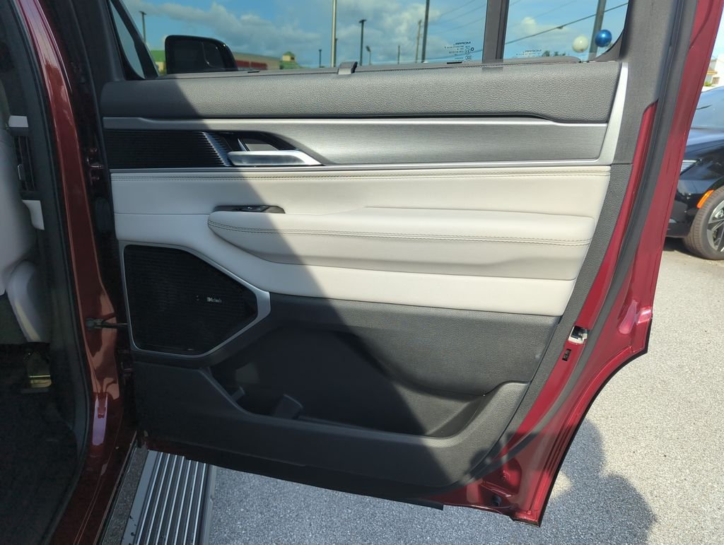 New 2026 Velvet Red Pearl-Coat Exterior Paint Jeep Limited Reserve image 34
