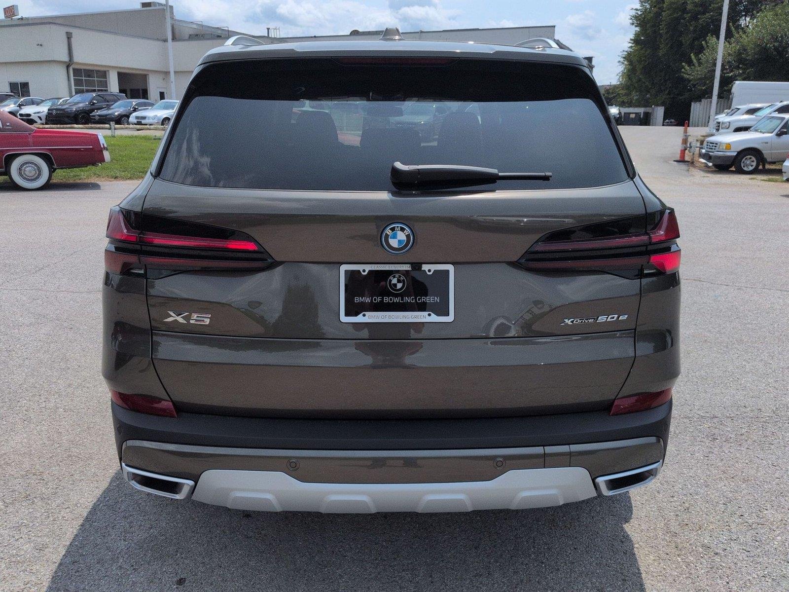New 2026 Manhattan Green Metallic BMW xDrive50e image 4