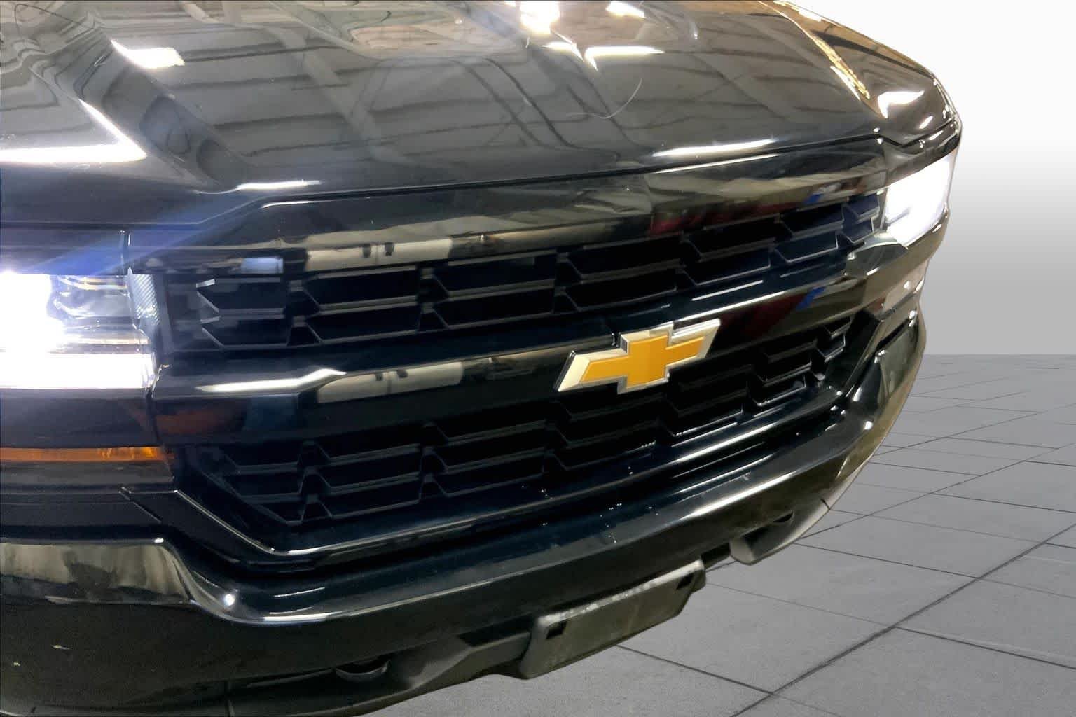 Used 2017 Black Chevrolet Custom image 30