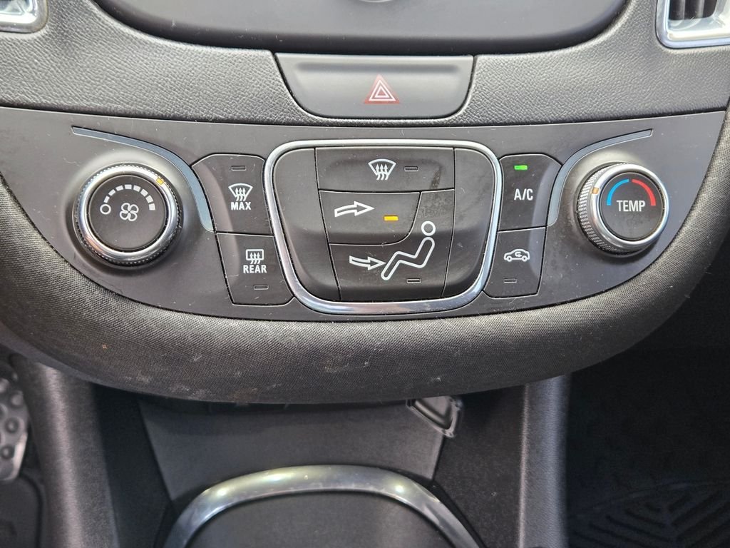 Used 2018 Silver Chevrolet LT image 26