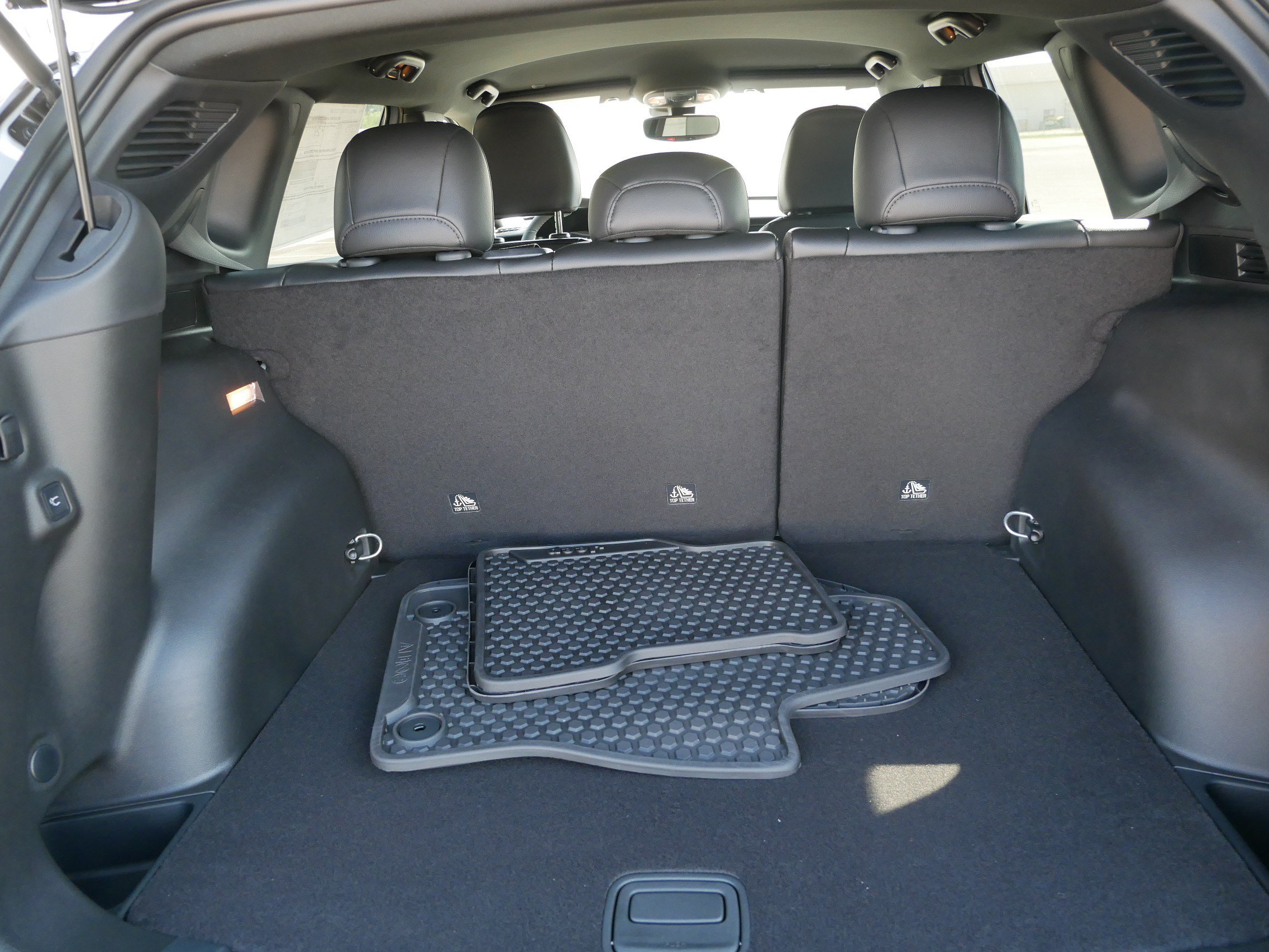 New 2026 Silver Zynith Metallic Clearcoat Jeep Latitude Altitude image 10