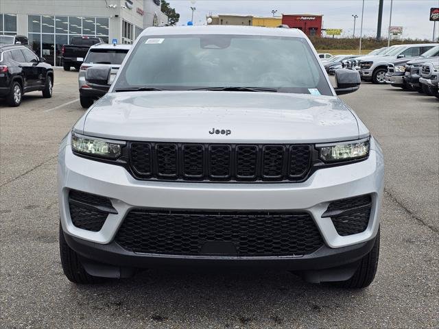 New 2025 Silver Zynith Exterior Paint Jeep Altitude X image 2