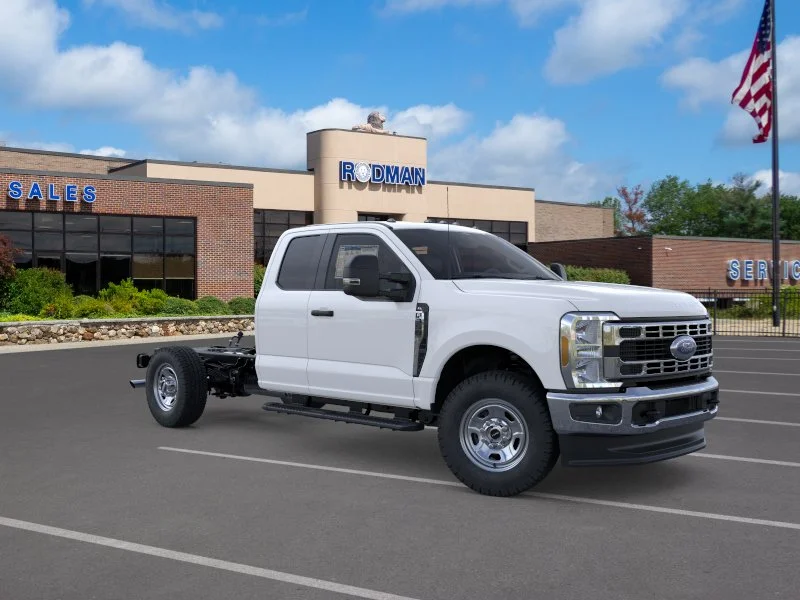 New 2026 Oxford White Ford F-350® XL image 7