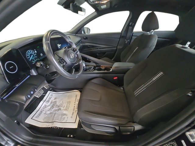 Used 2025 Black Hyundai SEL Sport image 9