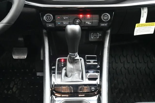 Used 2025 Silver Jeep Latitude image 20