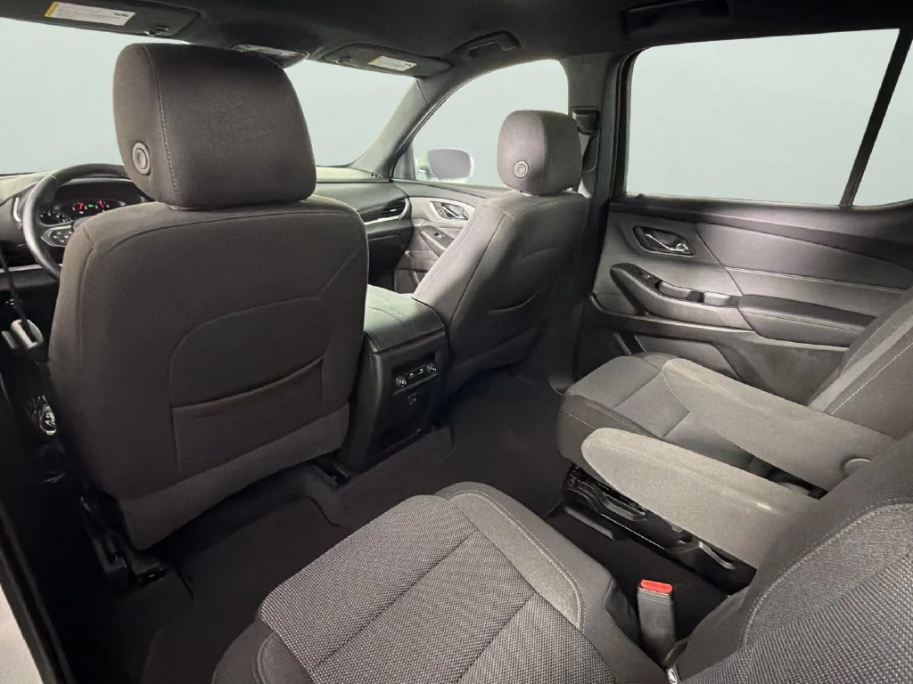 Used 2024 Summit White Chevrolet LT Cloth image 28