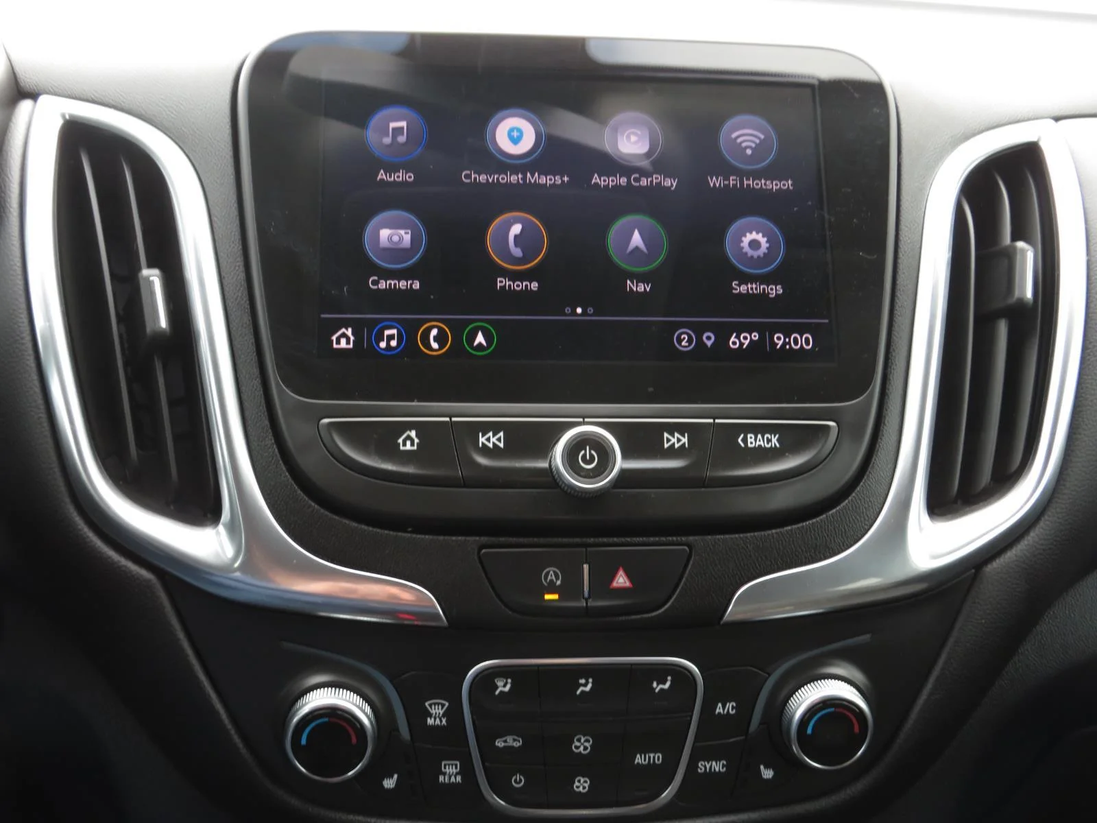 Used 2022 Silver Ice Metallic Chevrolet LT image 27