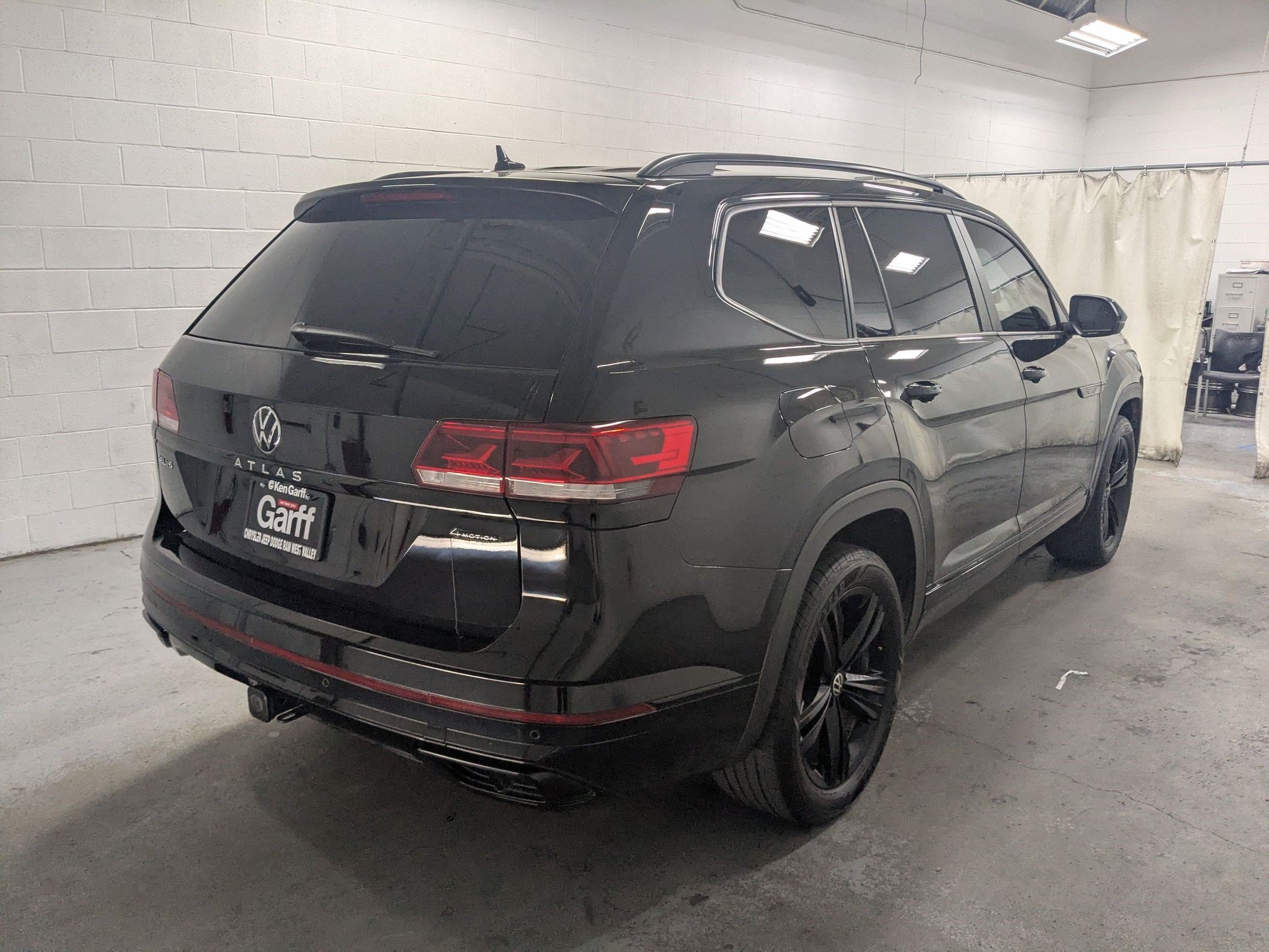 Used 2023 Deep Black Volkswagen 3.6L V6 SEL R-Line Black image 4