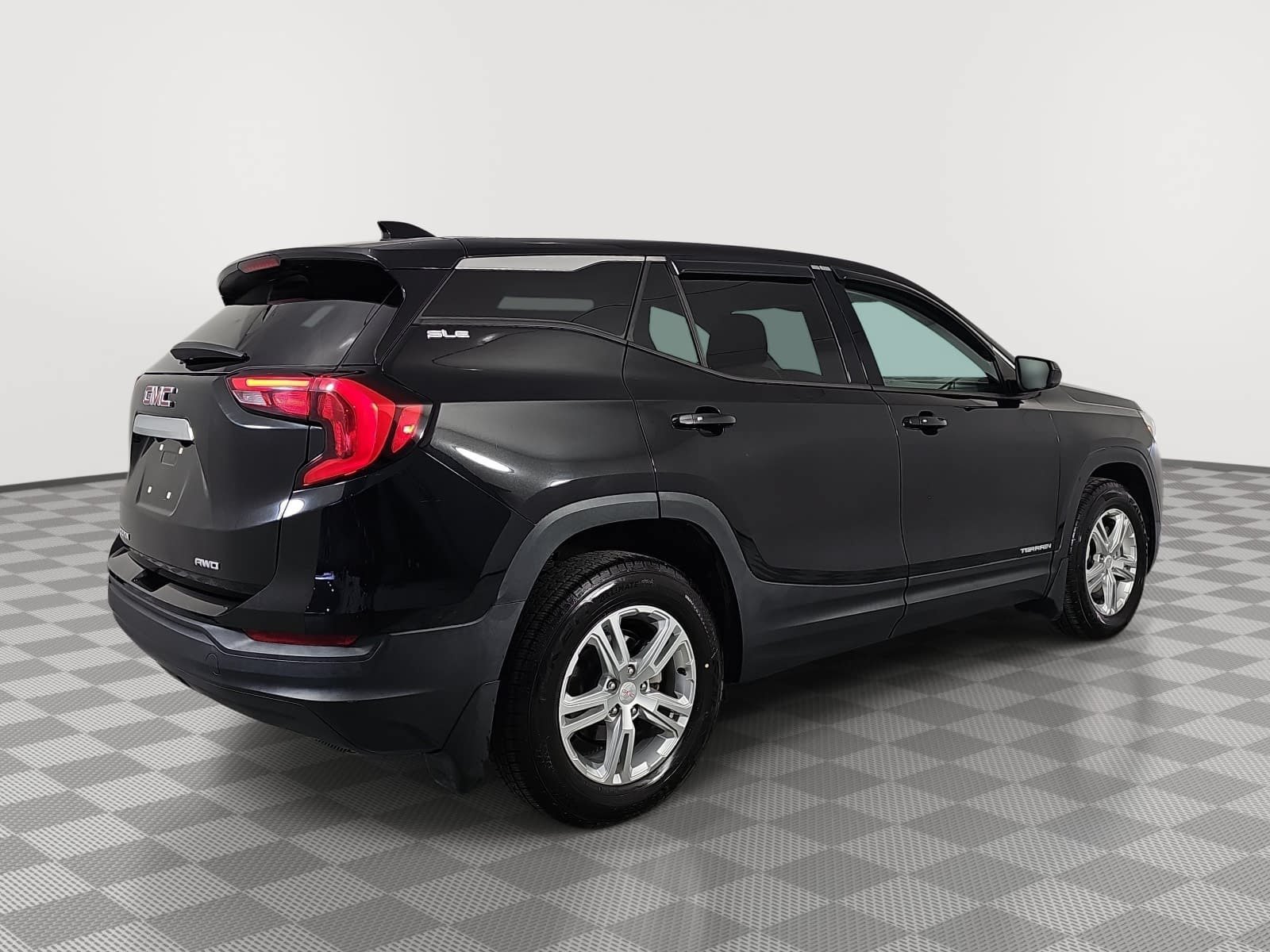 Used 2020 Black GMC SLE image 8