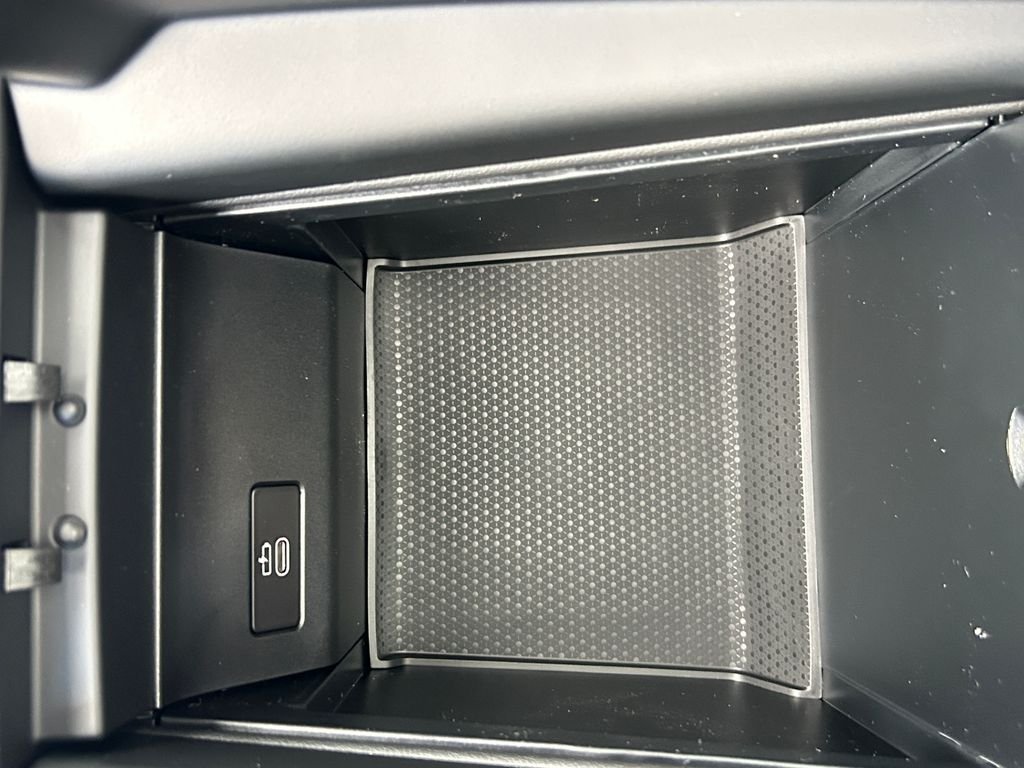 New 2026 Black Sapphire Metallic BMW xDrive50e image 29