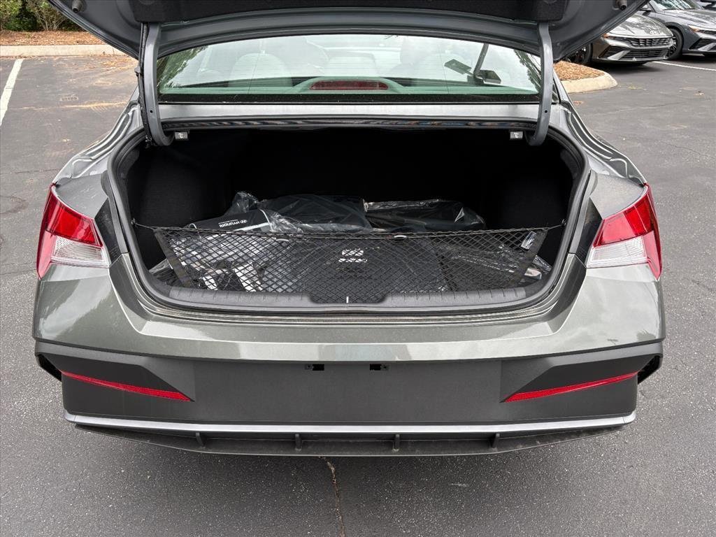 New 2026 Amazon Gray Pearl Hyundai SE image 59