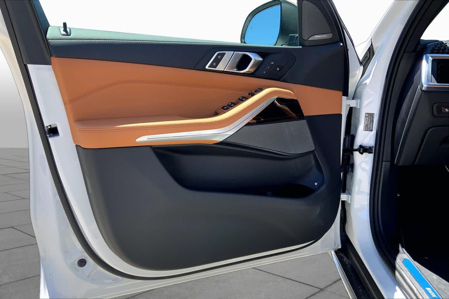 New 2026 Alpine White BMW xDrive50e image 10