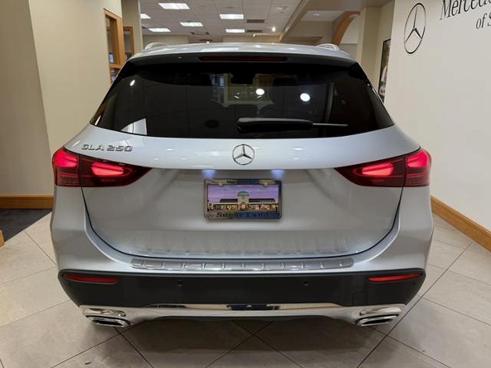 Used 2025 Cirrus Silver Metallic Mercedes-Benz 4MATIC® image 4
