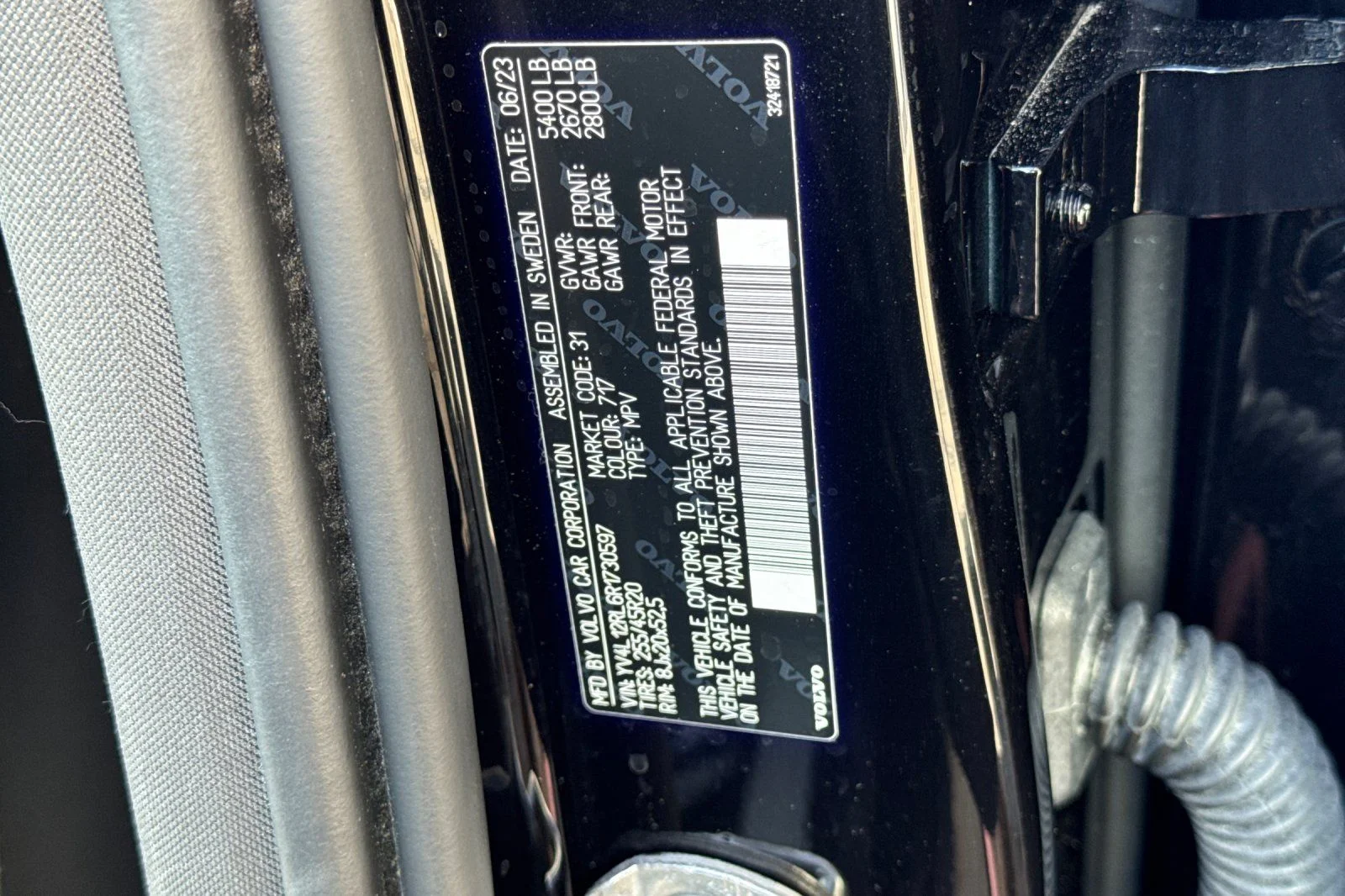 Used 2024 Onyx Black Volvo B5 Plus Dark image 31