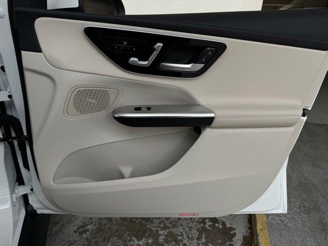 New 2025 Polar White Mercedes-Benz GLC 300 image 18