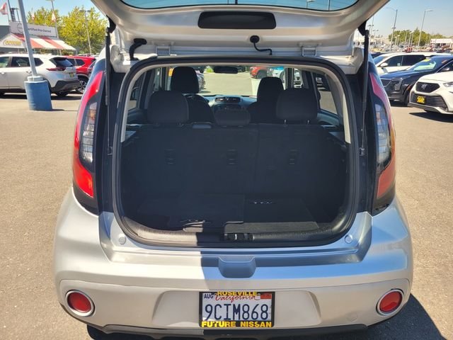 Used 2017 Silver Kia Plus image 11