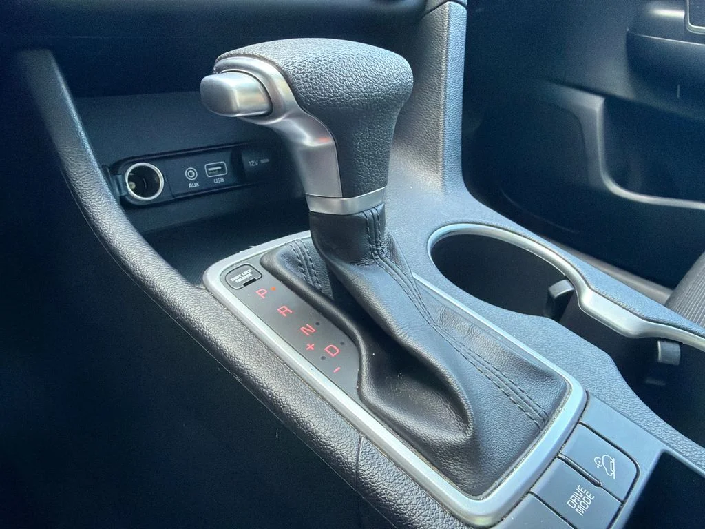 Used 2018 Red Kia LX image 30