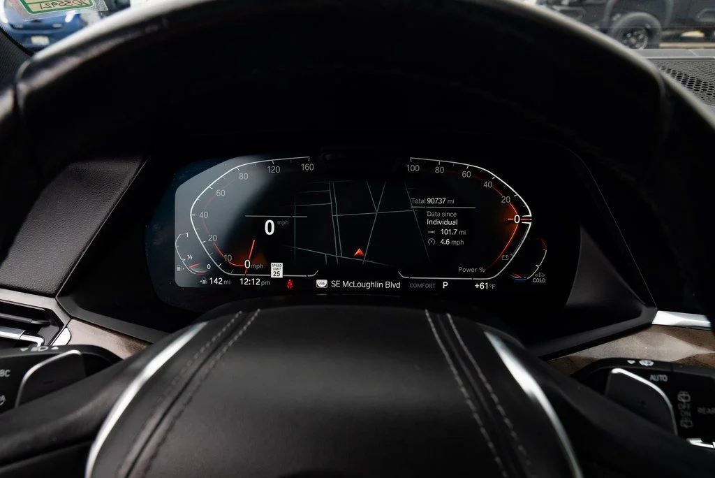 Used 2021 Gray BMW xDrive40i image 12