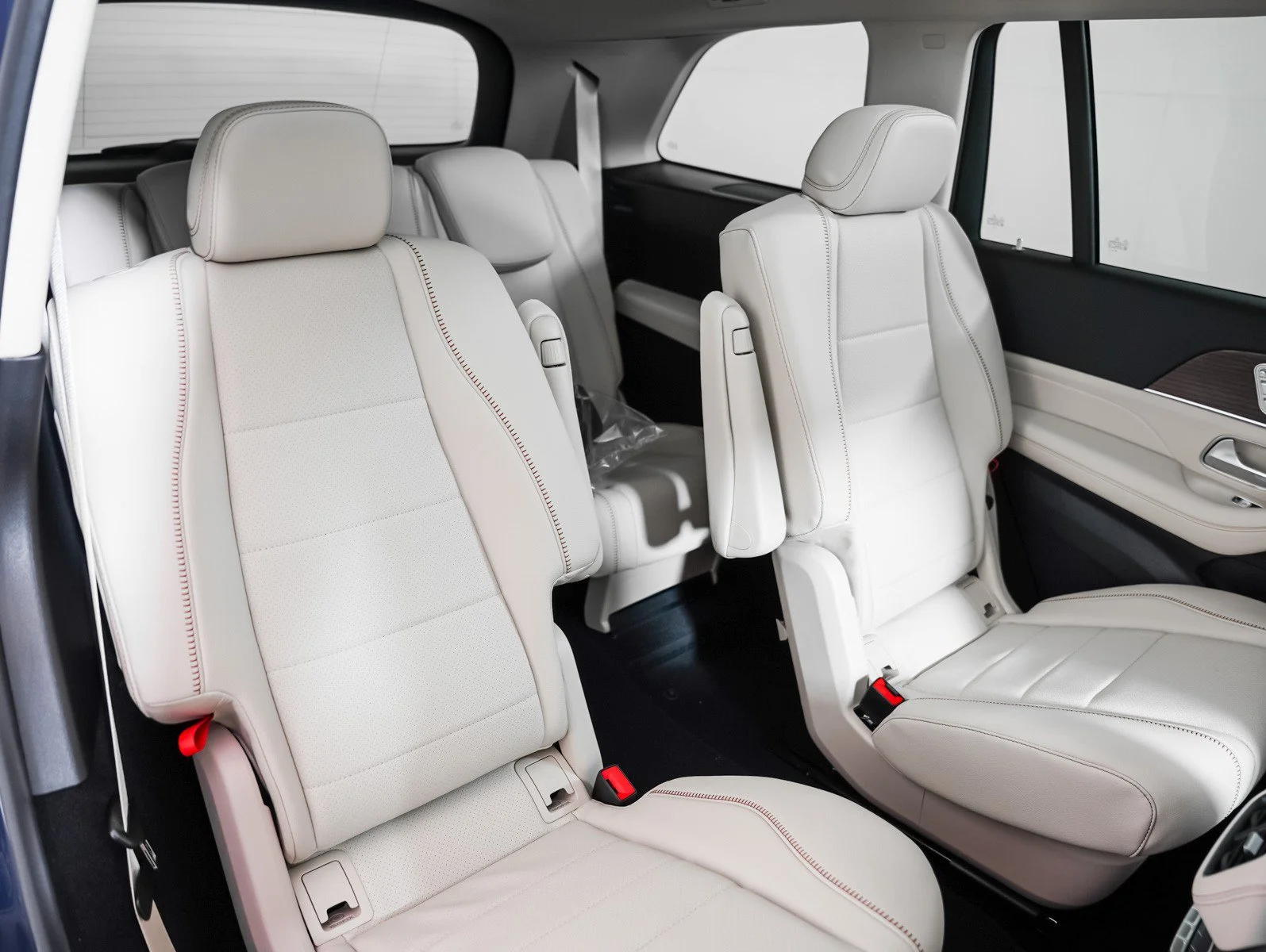 New 2027 Twilight Blue Metallic Mercedes-Benz 4MATIC® image 7